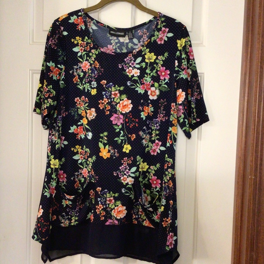 Navy floral Nina Leonard top, size Medium